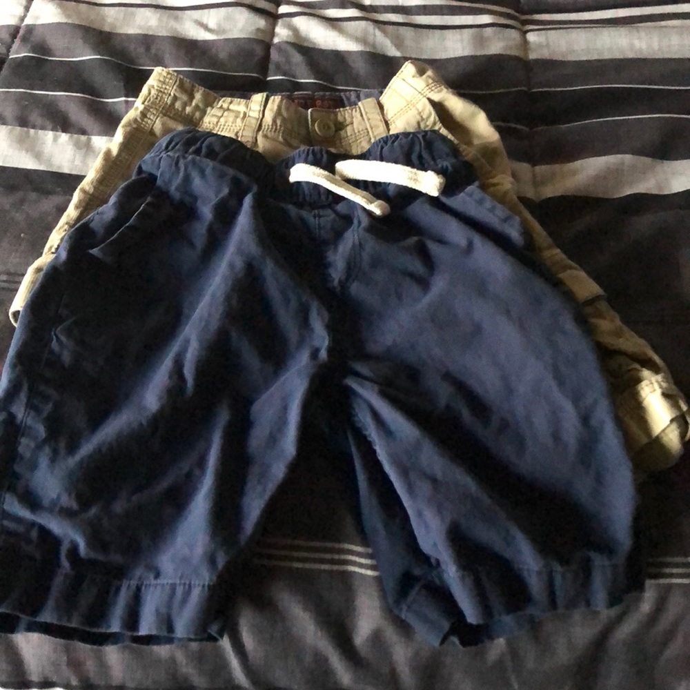 Bundle of 2 shorts.